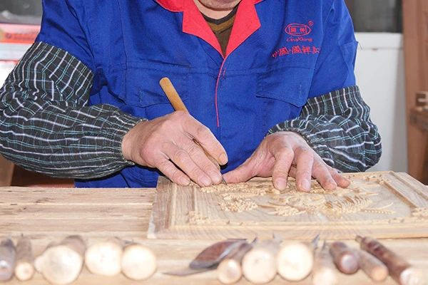紅酸枝家具國(guó)祥紅木：以匠心致敬時(shí)間，慢下來(lái)，更用心！